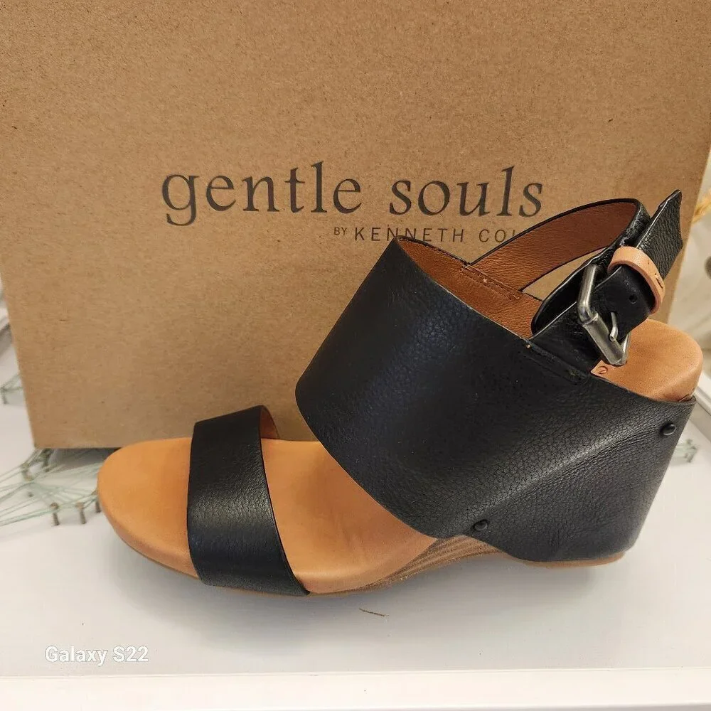 Gentle Souls by Kenneth Cole Women's Inka Wedge Sandal. Black. NIB. Size Various